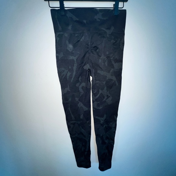 Gymshark Adapt Camo Seamless Leggings - Picture 5 of 8
